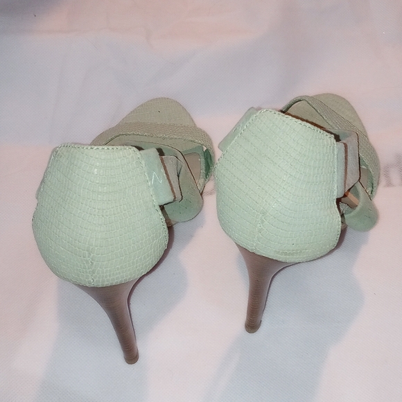 Halston Mint Green Open toe heels. New without tags. Leather Straps. Size 6 1/2M - Picture 4 of 12
